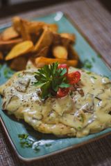 Piletina u sosu od šampinjona