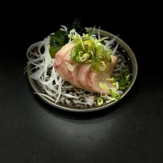 49. Sashimi hamachi 5 pezzi