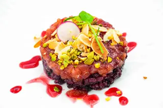 138a. Tartare toννο con riso nero