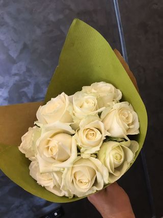 Little white bouquet 10 roses