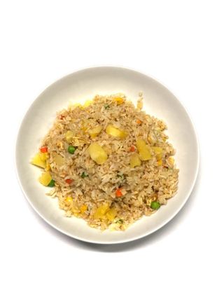 Arroz salteado con piña con huevo