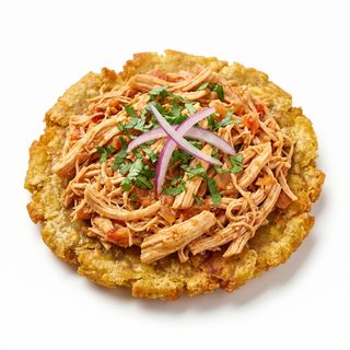 Patacón Con Pollo Desmechado
