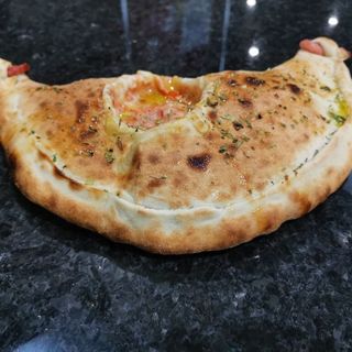 Calzoni (pizza fechada)