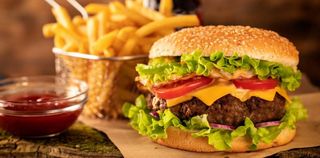 Hamburguesa De La Casa (XL) (200 G.)+Patatas F