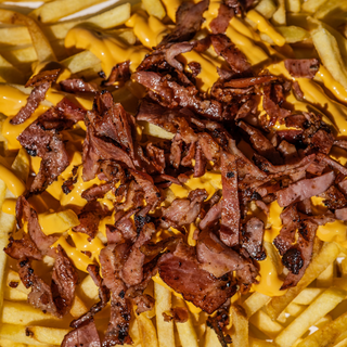 Пържени картофи със запечен бекон и чедър сос (300 гр.)