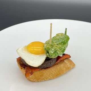 Huevo con butifarra negra