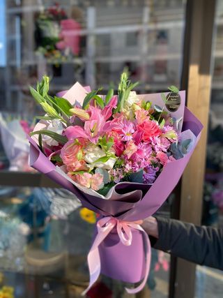 შერეული თაიგული ლილიით