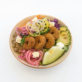 Ensalada Falafel Y Aguacate