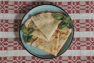 Clatite cu nuca si miere