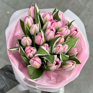 Букет із рожевих піоноподібних тюльпанів