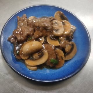 270.Ternera Con Champiñones