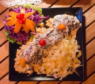 Piletina sa belim sosom i pečurkama