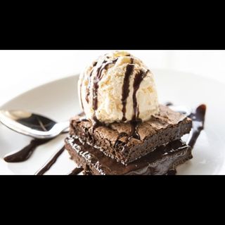 Brownie con Helado 