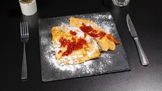 Clatite cu dulceata de casa
