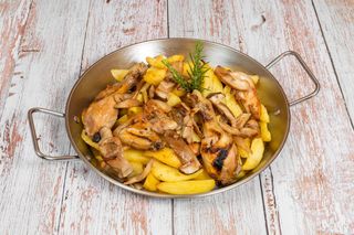 Pollo Scucchiato con patate e funghi