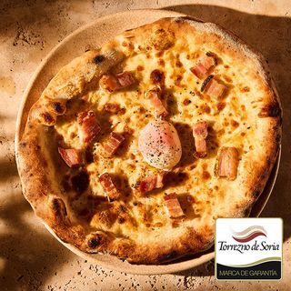 Pizza de Torrezno de Soria con Huevo Poché