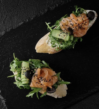 Брускети з лососем (2шт)