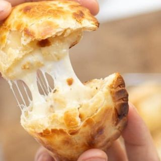 Empanada Queso Y Cebolla