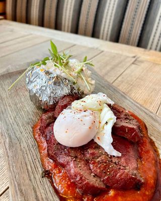 Яловича філейка з яйцем пашот (350г)