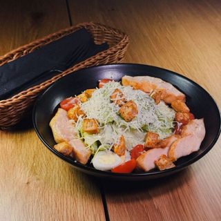 Salatka Cezar z krewetkami