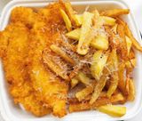 Snitel de pui in pesmet Panco cu cartofi prajiti cu parmezan