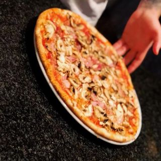 Pizza Prosciutto e Funghi