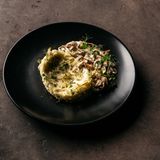 Говядина по-строгановски с солеными огурцами