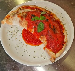 7. Pizza Calzone (33 Cm.)