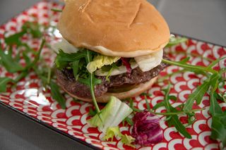 Hamburger chinonsa, fantasia dello chef