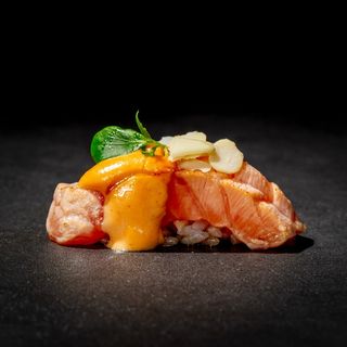 64. Seared sake 2 pezzi