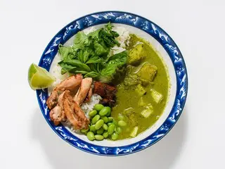 Рис з зеленим карі з куркою (350г)