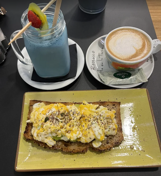 Menú smoothie + tostada top + café