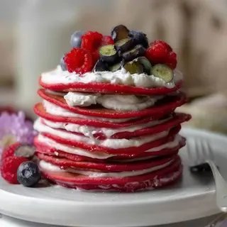 Panquecas Red Velvet com Frutos Vermelhos