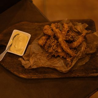 Хрусткі нагетси з курятини та яловичини з гірчичним соусом