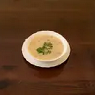 Zalewajka na kiełbasie z ziemniakami.