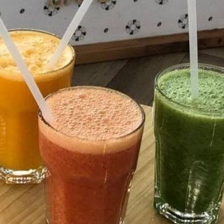 Zumo de piña y jengibre (16 oz.)