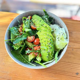 Зелений салат з авокадо 