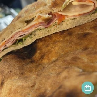 Porchetta salame piccante, scamorza, lattuga