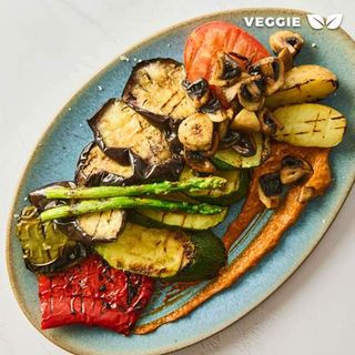 Parrillada De Verduras Con Salsa Romesco