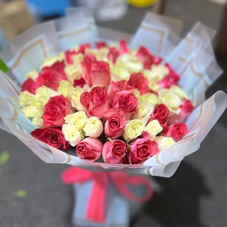 Pink And White Handbouquet of 7 batches of 20 stems 