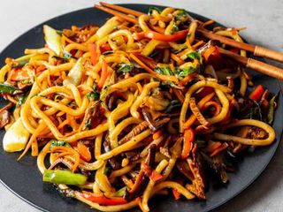 24 Pasta udon con verdure