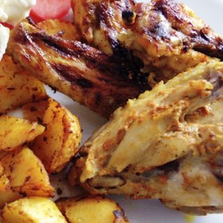 3 szt. skrzydełka pieczone,ziemniaki,surówka,zupa