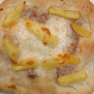 Pizzetta biancao mzzarella con patate e salsiccia