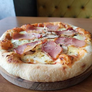 Porodična Pršuta Pizza