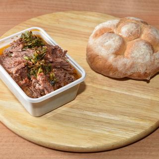 Bollito, sale, pepe, salsa verde e panino rosetta