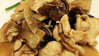 Manzo con bambù e funghi