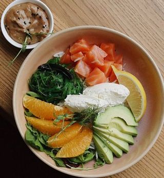 Боул з лососем