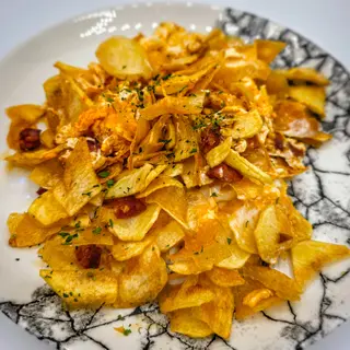Huevos rotos de aldea con chorizo 