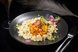 Papricaş de pui cu găluşte