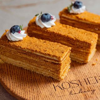 Медівик з лимонною пастою